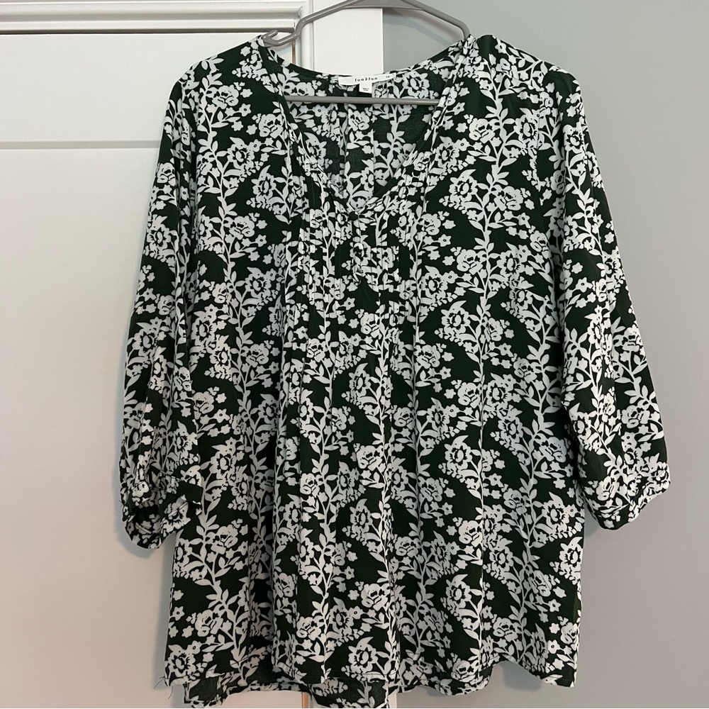 Floral Dark Green and White Blouse